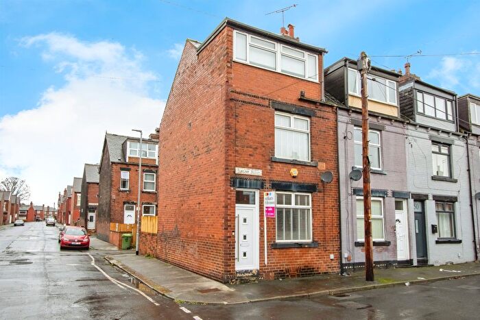 3 Bedroom Semi Detached House For Sale In Dawlish Mount, Leeds, LS9