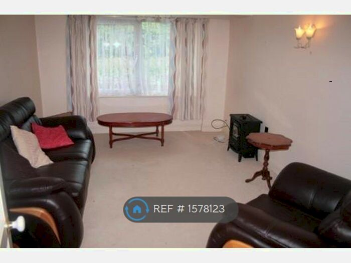 2 Bedroom Flat To Rent In Delius Way, Stanford Le Hope, SS17