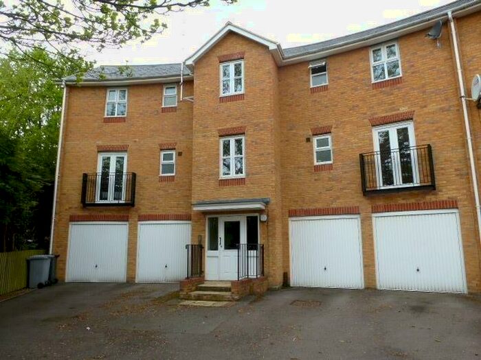 2 Bedroom Flat To Rent In Woodcroft Way, Kettering, NN15