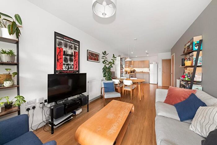2 Bedroom Apartment For Sale In Woods Road, Peckham, London, SE15