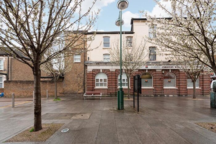 2 Bedroom Flat For Sale In High Road Leytonstone, London, E11