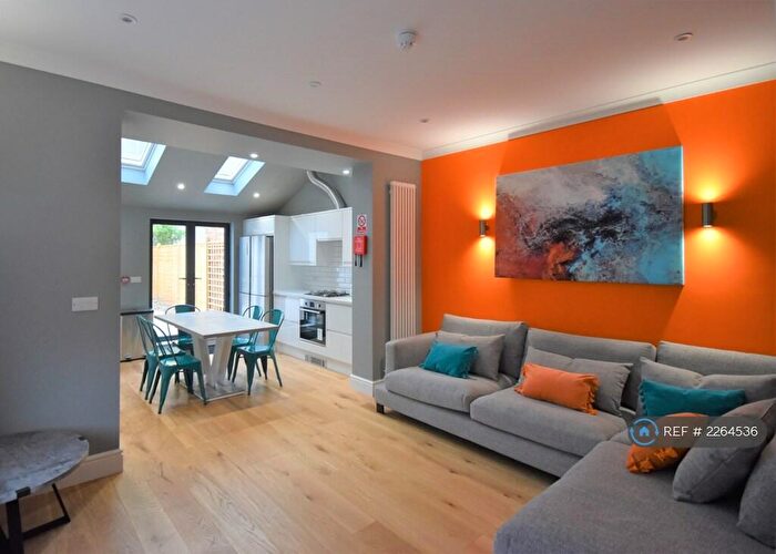 5 Bedroom Terraced House To Rent In Highgrove Street, Reading, RG1