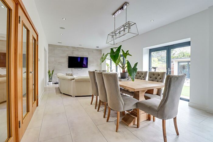 5 Bedroom Detached House For Sale In * Large Outbuilding With Shower Room * Dundonald Drive, Leigh-On-Sea, SS9