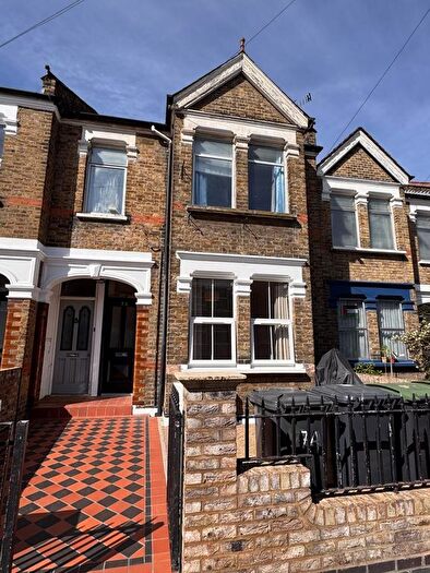 1 Bedroom Flat To Rent In Grove Road, London, N15