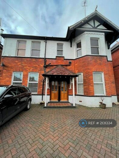 2 Bedroom Flat To Rent In Westbourne Park Road, Bournemouth, BH4