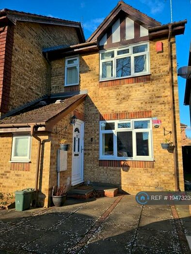 3 Bedroom End Of Terrace House To Rent In Clovelly Close, Pinner, HA5