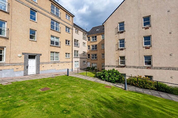 2 Bedroom Flat To Rent In Affleck Street, City Centre, Aberdeen, AB11
