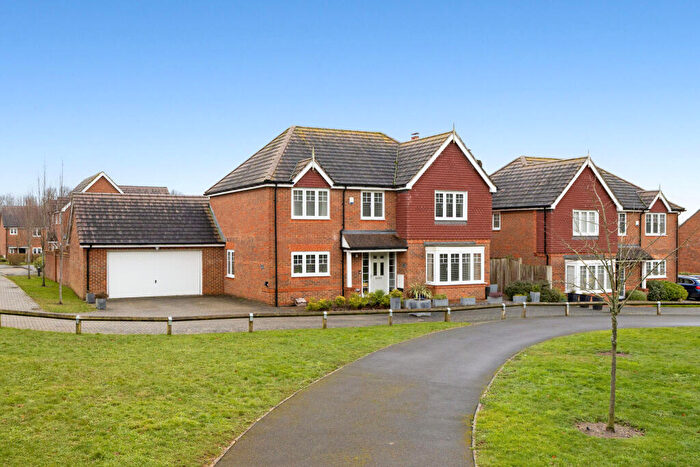 4 Bedroom Detached House For Sale In Wadebridge Rise, Medstead, GU34