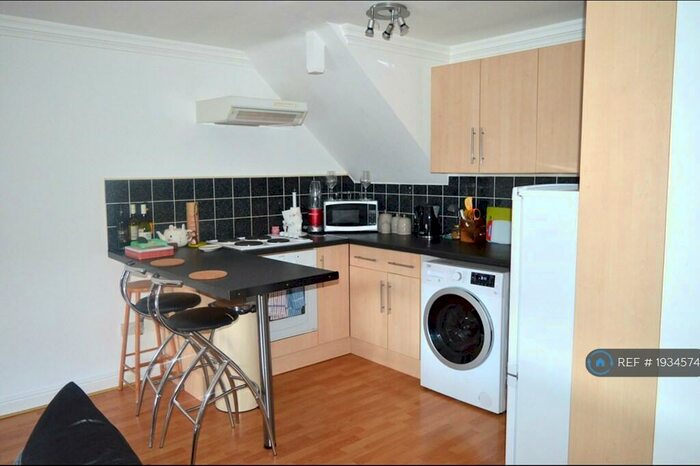 1 Bedroom Maisonette To Rent In River Court, Lymington, SO41