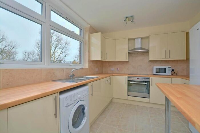 2 Bedroom Flat To Rent In Sweyn Place, Blackheath, London, SE3