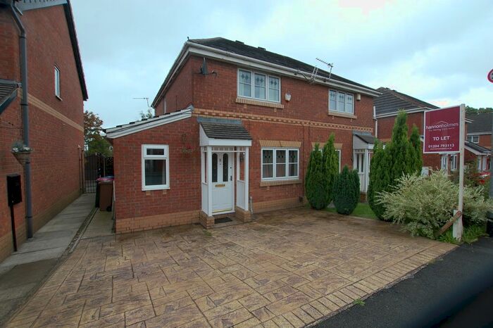 3 Bedroom Semi-Detached House To Rent In Hinchley Way, Pendlebury, Swinton, Manchester, M27