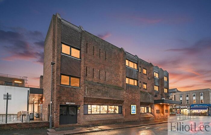 2 Bedroom Flat For Sale In Corbins Lane, Harrow, HA2