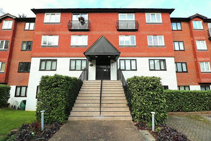 1 Bedroom Flat For Sale In Great Heathmead, Haywards Heath, RH16