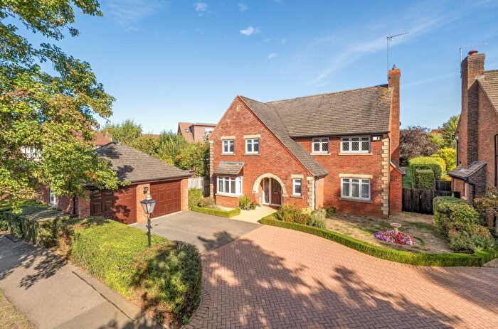 4 Bedroom Detached House For Sale In Augusta Avenue, Northampton, NN4