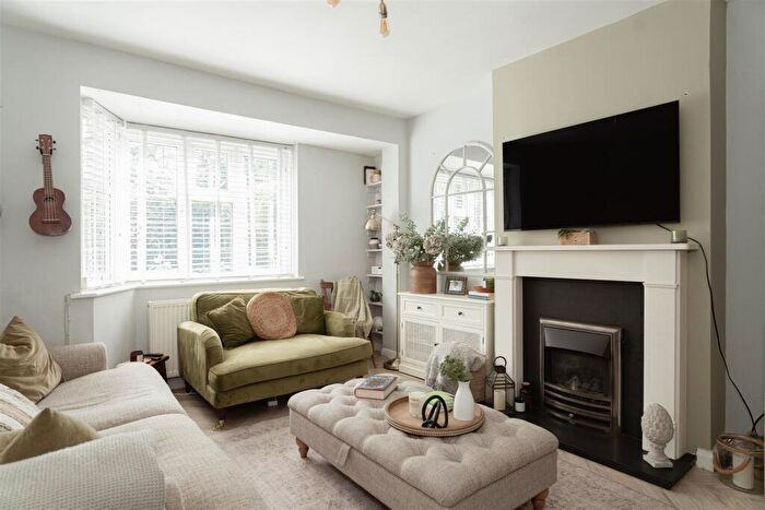 3 Bedroom House For Sale In Tynedale Road, Strood Green, Betchworth, RH3