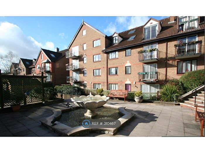 2 Bedroom Flat To Rent In French Apartments, Purley, CR8