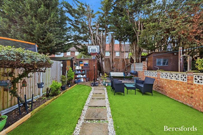 3 Bedroom Terraced House For Sale In Sheridan Close, Heaton Grange, RM3