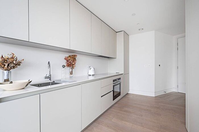 2 Bedroom Flat To Rent In Penn Street, Hoxton, London, N1