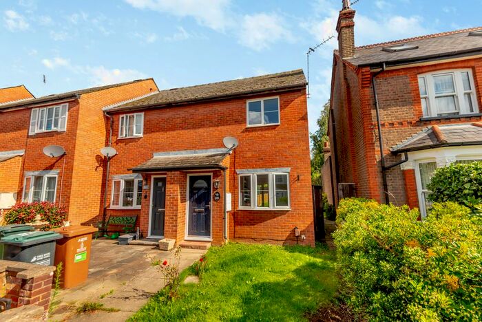 2 Bedroom End Of Terrace House To Rent In New Road, Croxley Green, Rickmansworth, WD3
