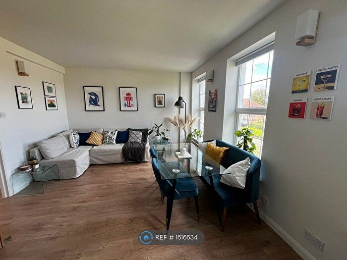 1 Bedroom Flat To Rent In Ewell Road, Surbiton, KT6