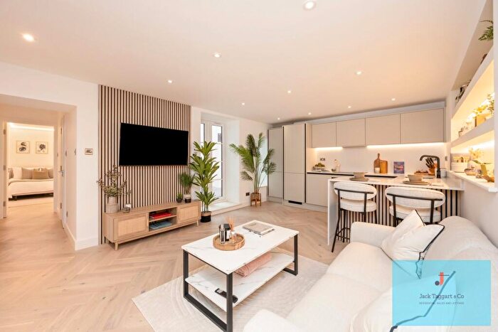 2 Bedroom Apartment For Sale In Kings Road, Brighton, BN1