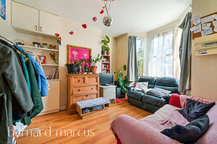 4 Bedroom Flat To Rent In Hereward Road, London, SW17