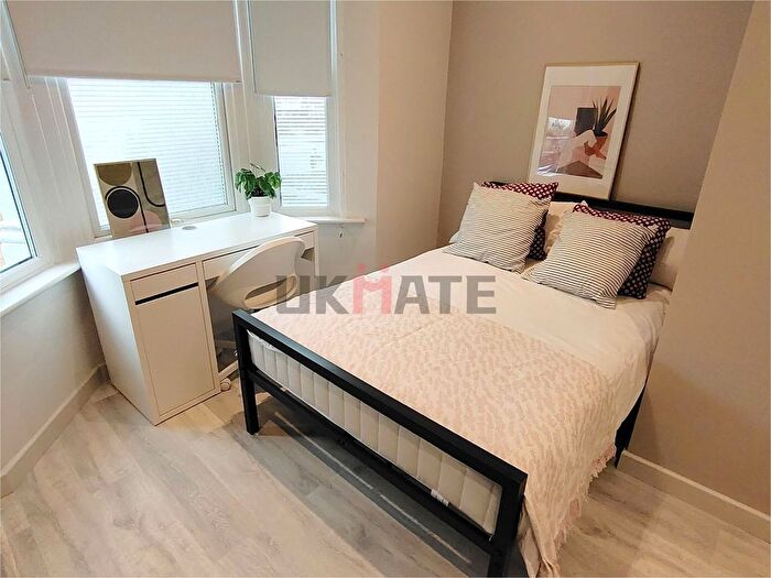 1 Bedroom Studio To Rent In Villiers Road, Kingston Upon Thames, KT1