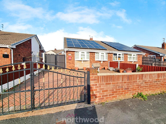 2 Bedroom Semi-Detached Bungalow For Sale In Moorfield Drive, Armthorpe, Doncaster, DN3