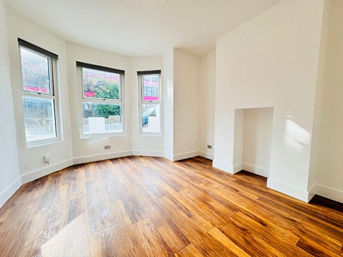 2 Bedroom Flat To Rent In Heavitree Road, Plumstead, London, SE18