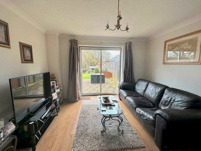 2 Bedroom House To Rent In Potters Bar, EN6