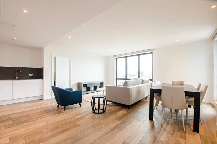 2 Bedroom Flat To Rent In Three Colts Lane, Bethnal Green, London, E2