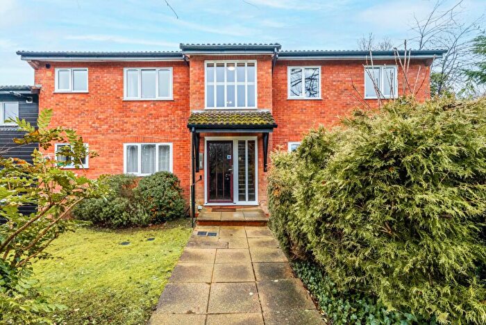 2 Bedroom Apartment For Sale In Battlefield Road, St. Albans, Hertfordshire, AL1