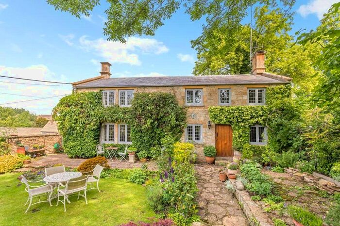 4 Bedroom Detached House For Sale In Taynton, Burford, Oxfordshire, OX18