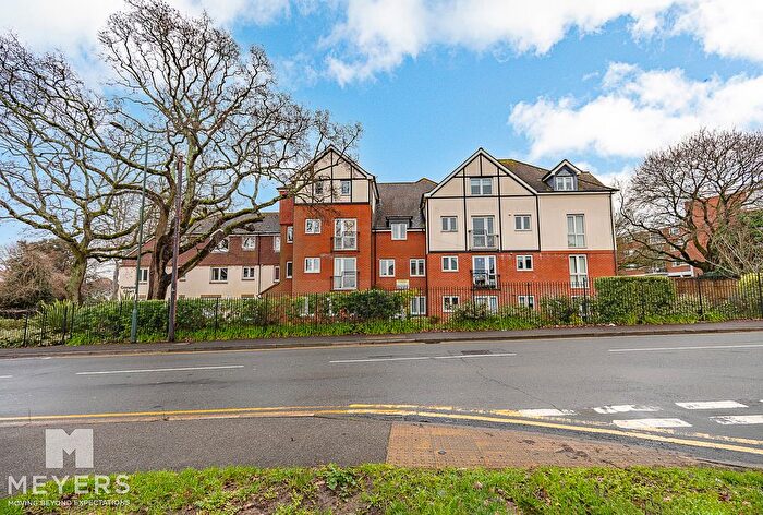 2 Bedroom Flat For Sale In Belle Vue Road, Bournemouth, BH6
