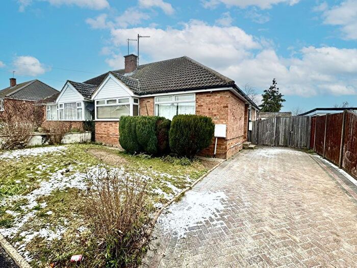 2 Bedroom Semi Detached Bungalow For Sale In Ripley Road, Luton, LU4
