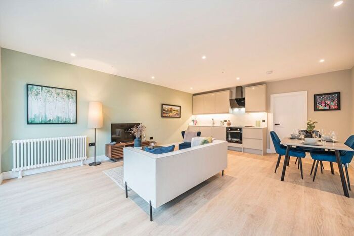 2 Bedroom Flat For Sale In Elm Grove, London, SW19
