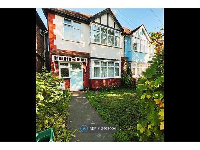 3 Bedroom Semi-Detached House To Rent In Hartham Road, Isleworth, TW7