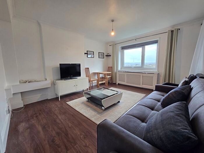 4 Bedroom Flat To Rent In High Trees, Haart House, London, SW2