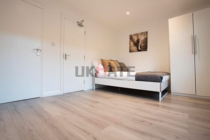 2 Bedroom Flat To Rent In Newington Butts, London, SE11