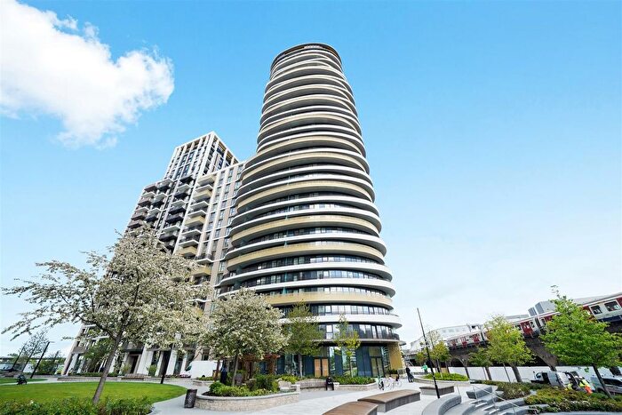 3 Bedroom Flat To Rent In Cassini Apartments, White City Living, London, W12