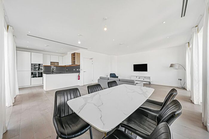 4 Bedroom Flat To Rent In Fairbank House, Beaufort Square, NW9