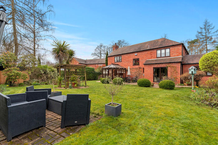 4 Bedroom Detached House For Sale In Warwick Road, Kenilworth, CV8