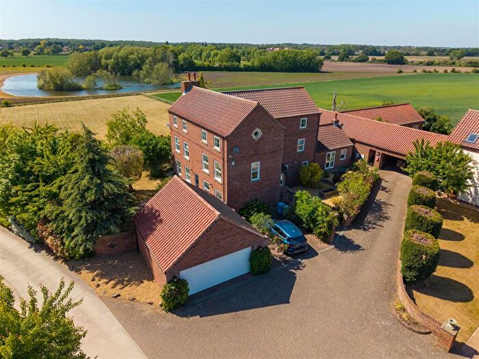 6 Bedroom Detached House For Sale In Norwith Hill, Newington, Nr Bawtry, DN10