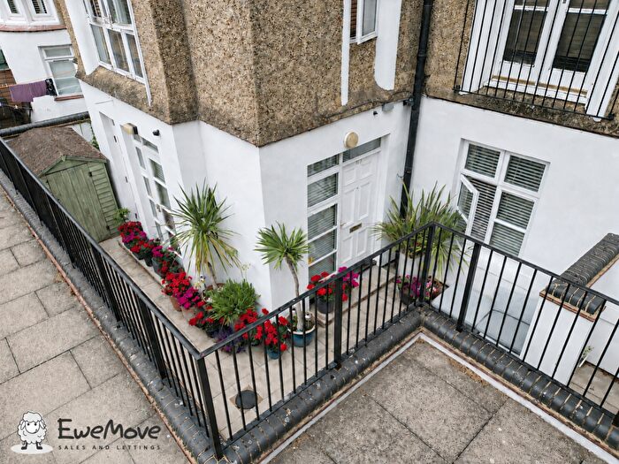 2 Bedroom Flat For Sale In Upton Park, Slough, SL1