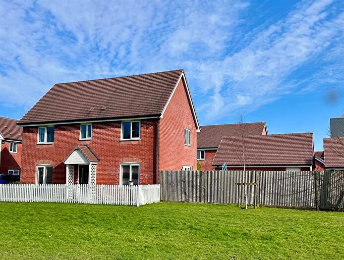 4 Bedroom Detached House For Sale In Siegfried Close, Sellindge, Ashford, TN25
