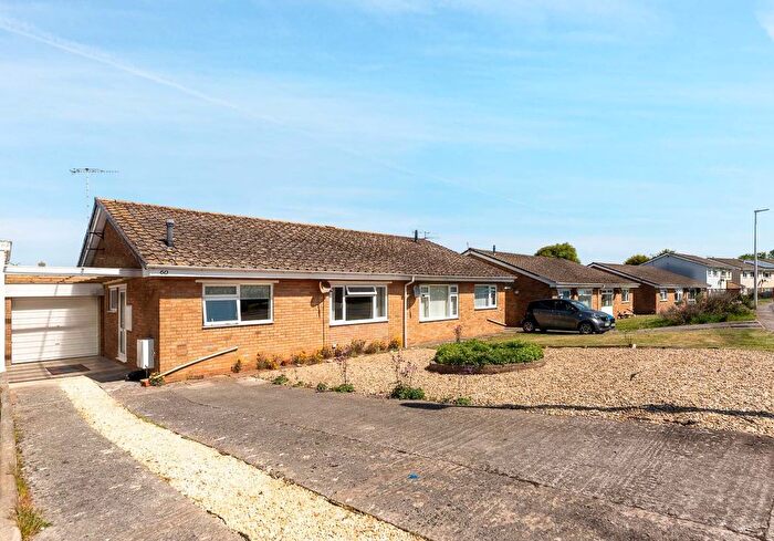 2 Bedroom Bungalow For Sale In Vereland Road, Hutton - No Chain, BS24