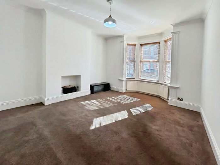 2 Bedroom Flat For Sale In Coleridge Avenue, South Shields, Tyne And Wear, NE33