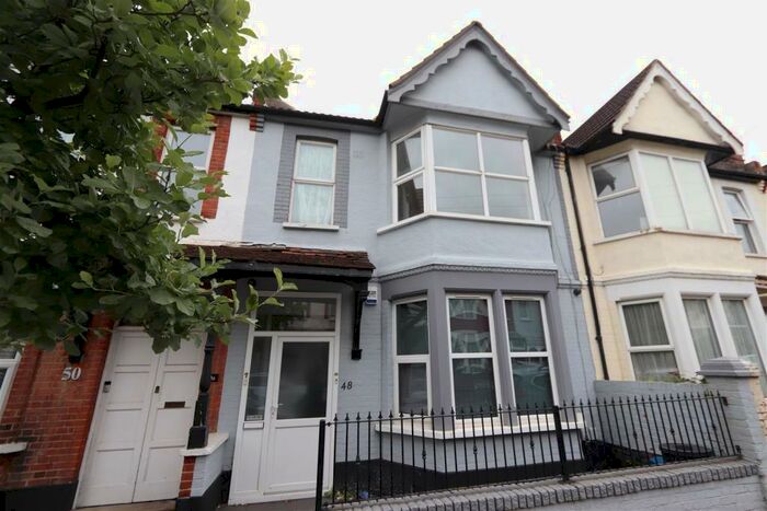 3 Bedroom Flat To Rent In A Ramuz DriveWestcliff On Sea, SS0