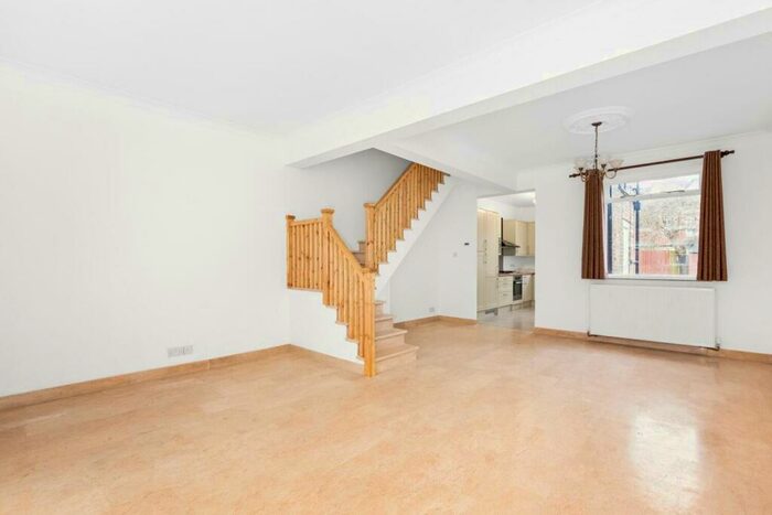 2 Bedroom End Of Terrace House To Rent In Aysgarth Road, Dulwich, London, SE21