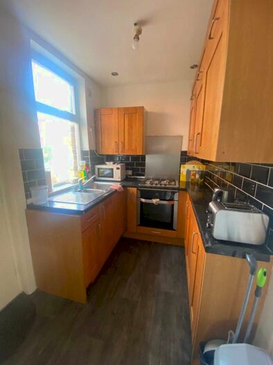 3 Bedroom Semi-Detached House To Rent In Heyscroft Road, Withington, M20